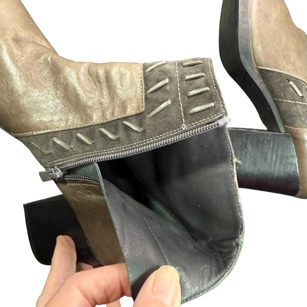 Lola Women's Chic Tan Ankle Boots - Picture 7 of 11